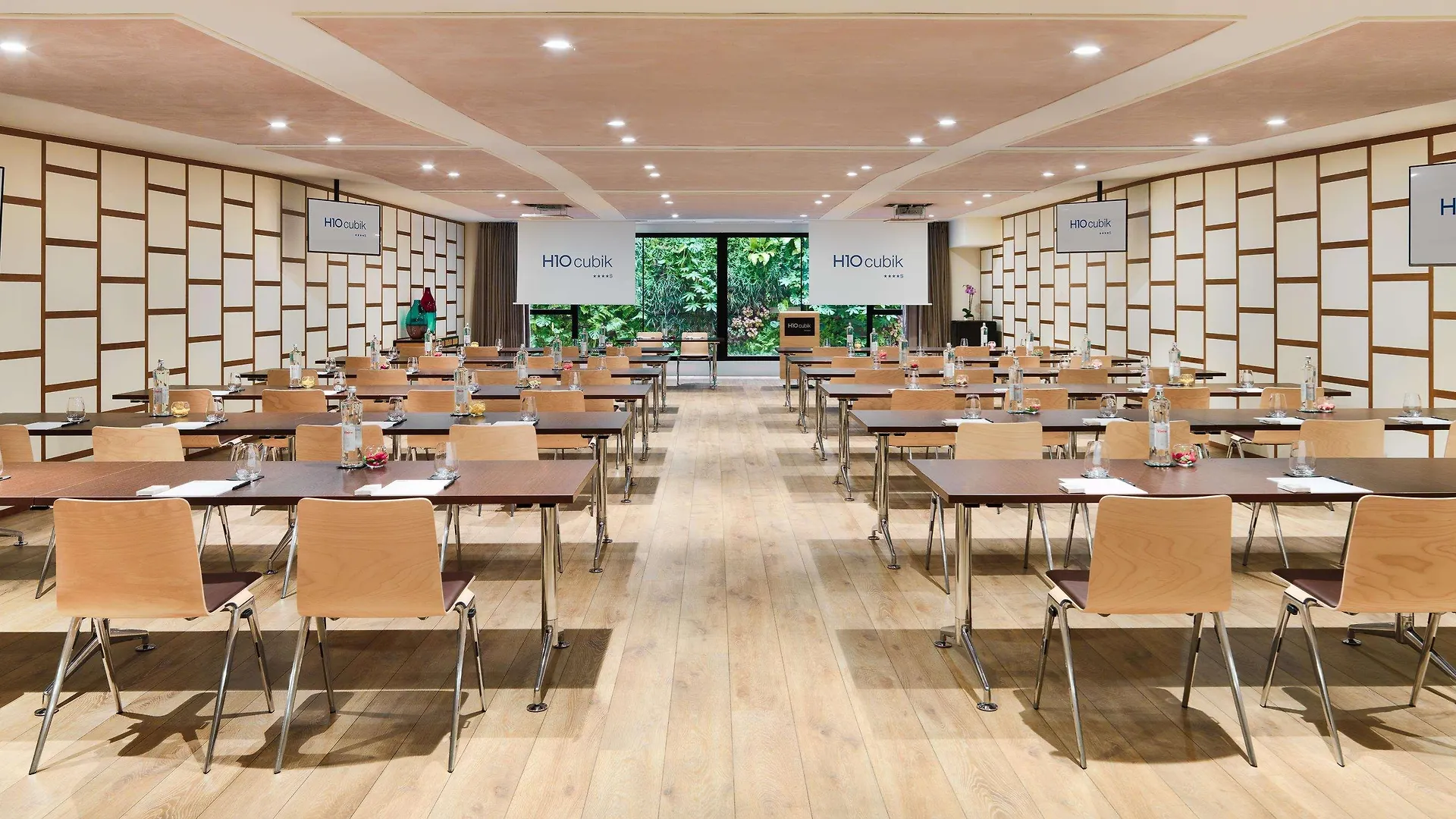 Hotel H10 Cubik 4* Sup Barcelona 4*,